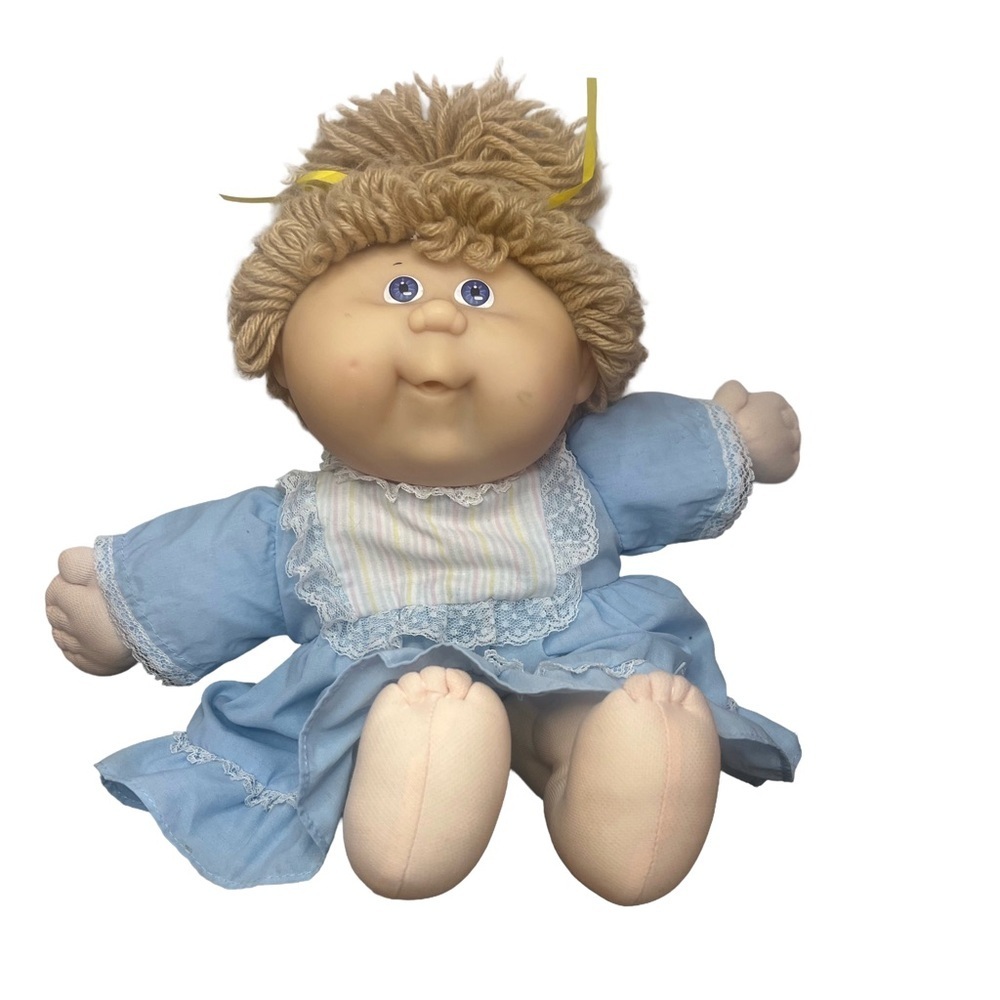 Charming Cabbage Patch Doll with Blonde Hair - Picture 1 of 7